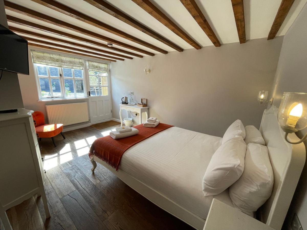 The Queen Matilda Country Rooms Avening Exteriör bild