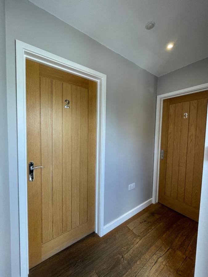 The Queen Matilda Country Rooms Avening Exteriör bild