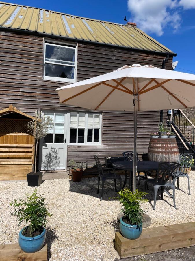 The Queen Matilda Country Rooms Avening Exteriör bild
