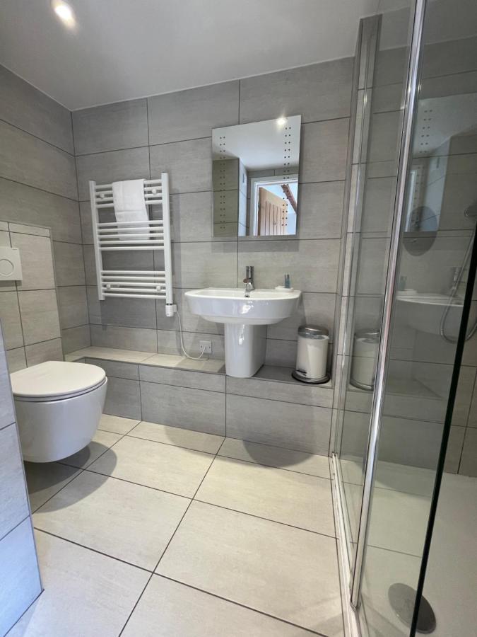 The Queen Matilda Country Rooms Avening Exteriör bild